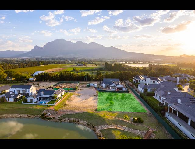 1,045M² VACANT LAND FOR SALE IN PEARL VALLEY GOLF & COUNTRY ESTATE